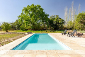 Cabaña entre Viñedos con Vista Panorámica y Piscina